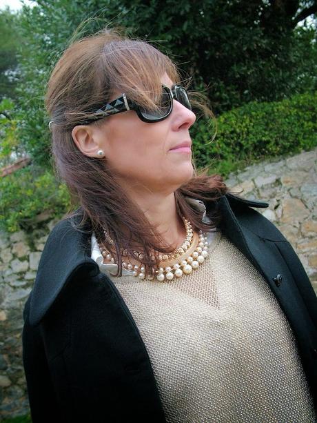 MIS LOOKS CON LUSSTRA -  COLLAR DE CINE Y LOOK DORADO Y NEGRO