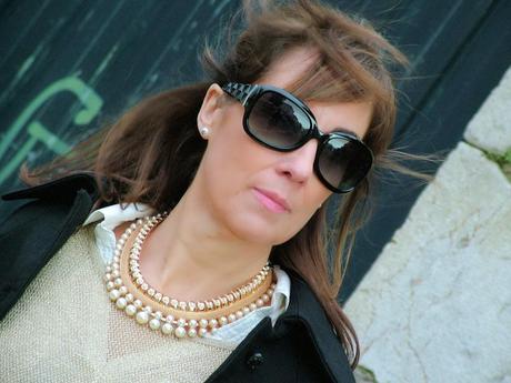 MIS LOOKS CON LUSSTRA -  COLLAR DE CINE Y LOOK DORADO Y NEGRO