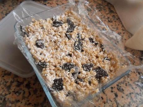 Oreo Rice Krispie Treats (barritas de arroz inflado con oreo)