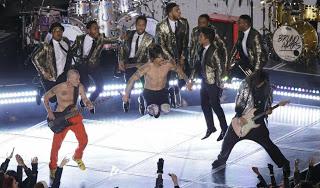 El playback de Red Hot Chili Peppers en la Super Bowl, según Flea