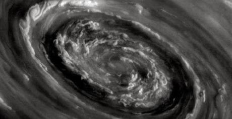 SATURNO Y SUS EXTRAÑOS FENÓMENOS METEOROLÓGICOS