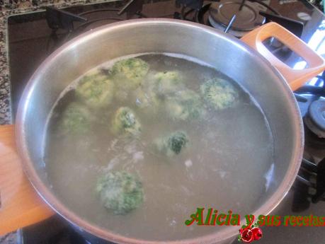 RAVIOLI DE ESPINACAS EN SALSA DE PIQUILLOS
