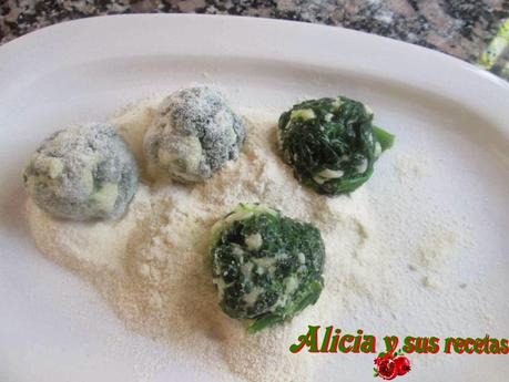 RAVIOLI DE ESPINACAS EN SALSA DE PIQUILLOS