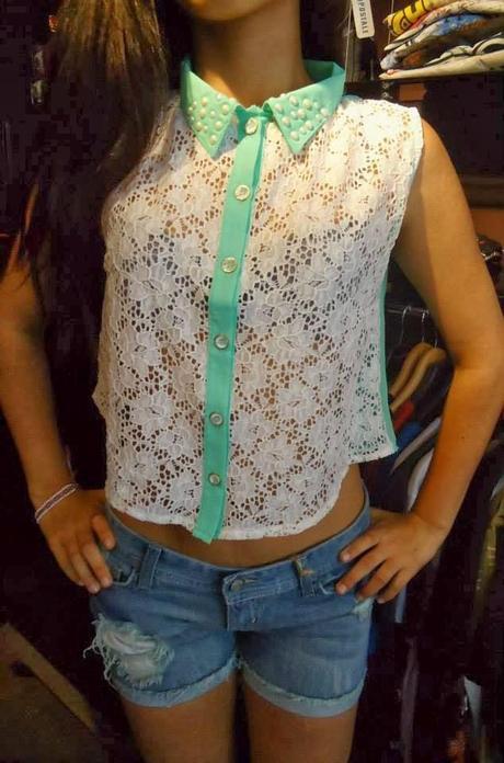 BLUSAS DE ENCAJE CON MANGAS CORTAS