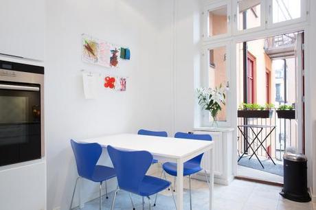 Un interior elegante pisos paises nórdicos pisos grandes decoración estilo nórdico escandinavo decoración nórdica pisos decoración interiores nordica decoración en blanco y madera decoración elegante cocinas blancas modernas blog decoración de interiores 