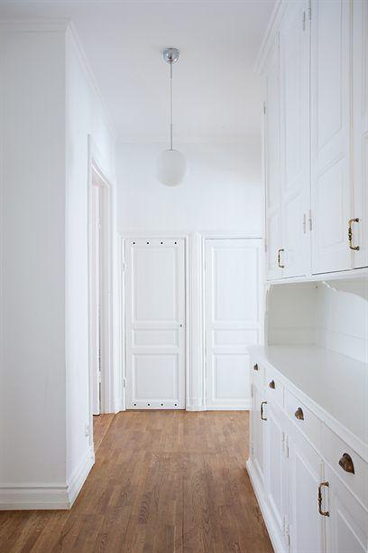 Un interior elegante pisos paises nórdicos pisos grandes decoración estilo nórdico escandinavo decoración nórdica pisos decoración interiores nordica decoración en blanco y madera decoración elegante cocinas blancas modernas blog decoración de interiores 