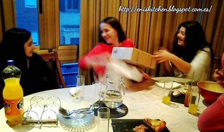 Tarta de nueces y crema de chocolate, con frambuesas y rocas de nueces caramelizadas! Tarta de cumpleaños de Tatiana! Tort de ciocolata si nu!ci cu zmeura si nuci caramelizate