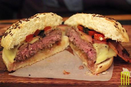 TATE'S MONTECARMELO: Aires renovados y hamburguesas en las que no dejarse el sueldo.