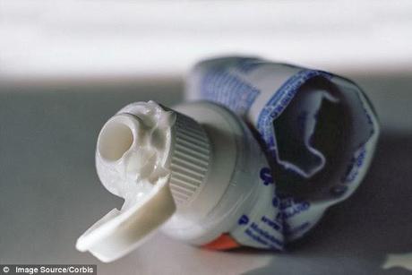 la-proxima-guerra-tubo-de-pasta-de-dientes-bomba-vuelo-avion-juegos-olimpicos-sochi