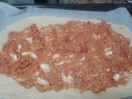 Empanada de atún con masa de vino y aceite