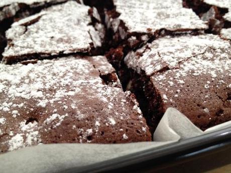 recetas postres fáciles y rápidos recetas modernas chocolate recetas delikatissen recetas chocolate fáciles y rápidas receta de pastel de chocolate jugoso Fudge brownie con almendras brownie intenso de chocolate negro con nueces almendras blog recetas postres nórdicos americanos 