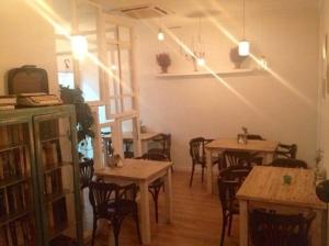 Interior de The Toast Cafe