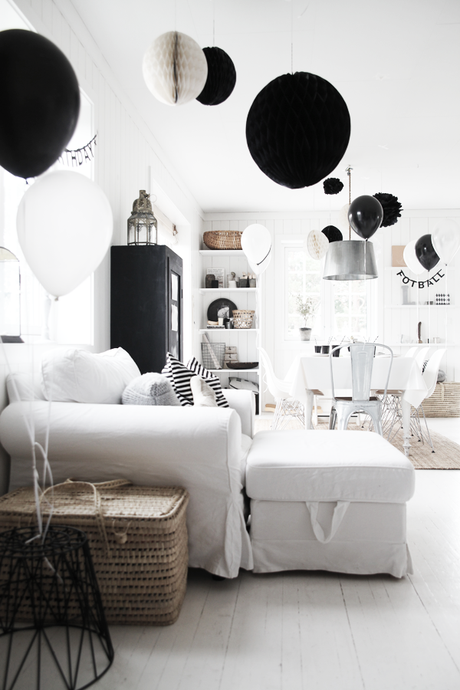 UN CUMPLEAÑOS INFANTIL EN BLANCO Y NEGRO