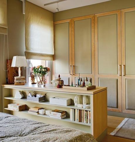 zona_de_vestidor_con_mueble_bajo_y_armarios_empotrados_1215x1280