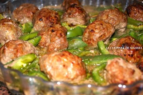 ALBONDIGAS AL HORNO CON PIMIENTOS