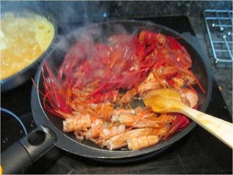 RAPE CON CARABINEROS Y LANGOSTINOS EN SALSA A LA AMERICANA