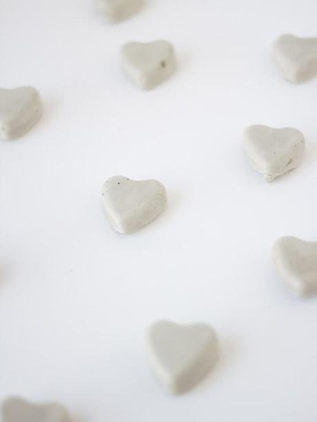 DIY.........CORAZONES DE CEMENTO PARA SAN VALENTIN