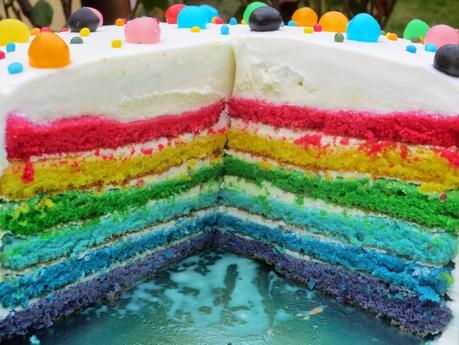 Tarta arco iris Rainbow cake de trufa blanca olla GM Ana Sevilla