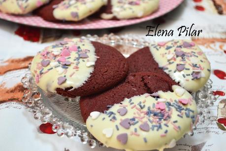 Galletas Red Velvet bañadas en chocolate blanco
