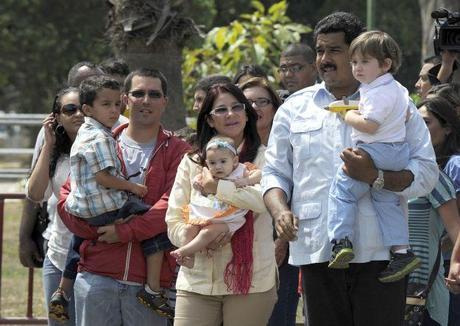 La carga de los Chávez para Maduro