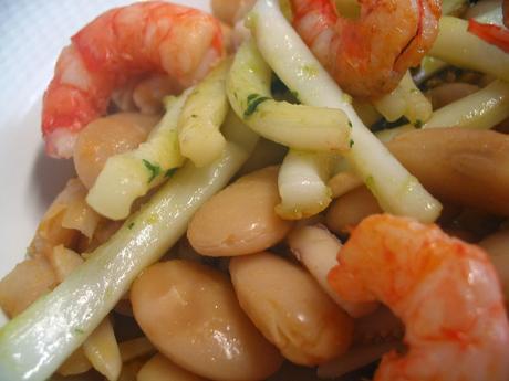 JUDIONES DE LA GRANJA CON GAMBAS Y FIDEOS DE CALAMAR / LOMOS DE MERLUZA CON AJOS Y CAYENA.