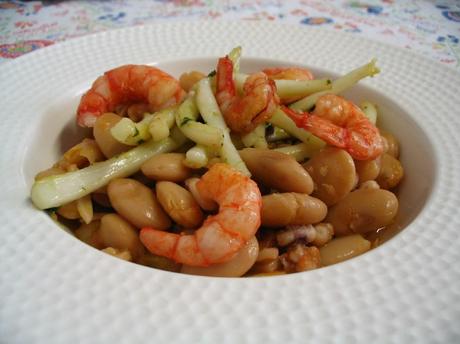 JUDIONES DE LA GRANJA CON GAMBAS Y FIDEOS DE CALAMAR / LOMOS DE MERLUZA CON AJOS Y CAYENA.