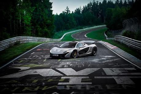 El McLaren P1™ se suma a la élite capaz de completar Nürburgring en menos de siete minutos.