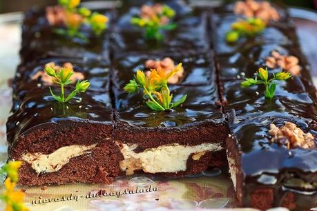 BROWNIE CON CREMA DE CHOCOLATE, QUESO Y NUECES
