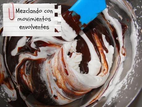 Mousse de chocolate con cobertura brillante