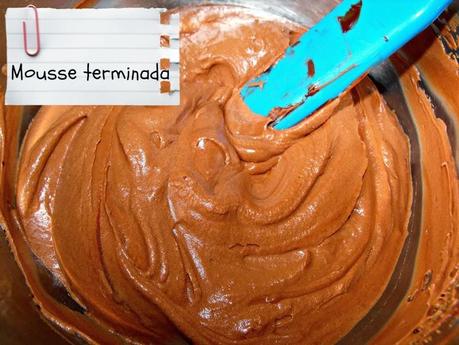 Mousse de chocolate con cobertura brillante