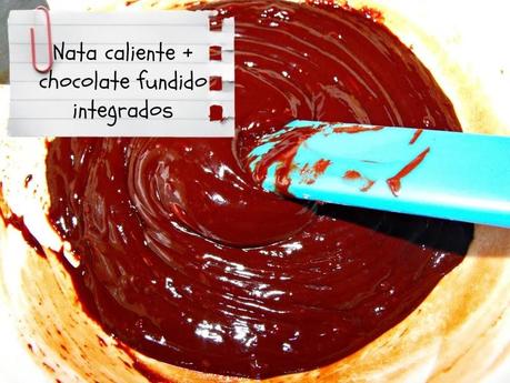 Mousse de chocolate con cobertura brillante