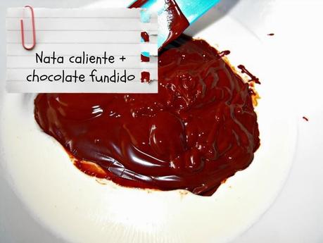 Mousse de chocolate con cobertura brillante