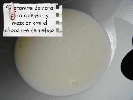 Mousse de chocolate con cobertura brillante