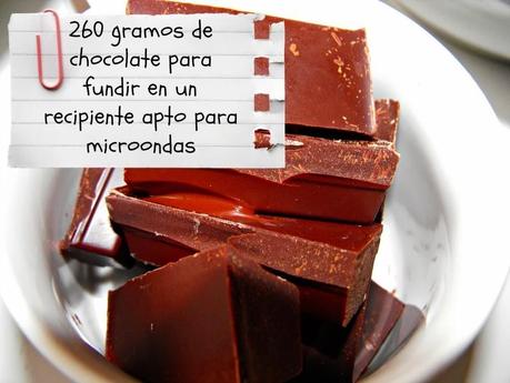 Mousse de chocolate con cobertura brillante