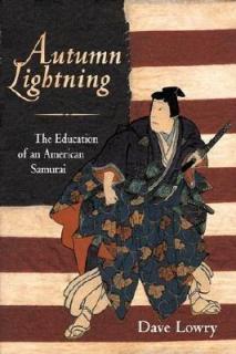 Autumn Lighting: the education of an american samurai. Grado arriba grado abajo, Matías Vain Rodríguez es un novato. Lleva menos de un año practicando kendo y iaido. Pero es uno de nuestros lectores más activos, nuestro primer amigo uruguayo, y lo más importante: se ha leído el libro. Esta es su reseña de Autumn Lighting: the education of an american samurai.