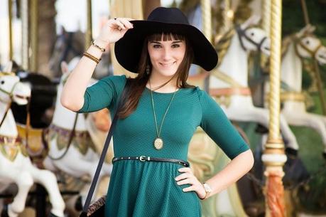 green dress, Vestido, verde esmeralda, vestido vuelo, sombrero, negro, look elegante, look invierno, alicante, blog alicante, fashion blog, blog moda, tendencias, leopard print, leopardo, slippers, 