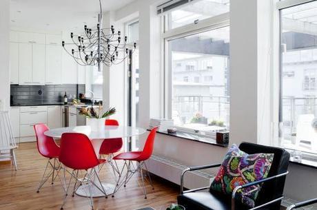 Ático moderno con amplia terraza muebles de diseño estilo nórdico escandinavo diseño de exteriores terrazas decoración interiores pequeños decoración diseño áticos decoración de salones nórdicos cocinas blancas modernas blog decoración de interiores Ático moderno con amplia terraza