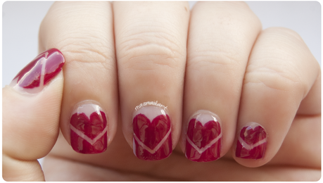 NOTD: Uñas de San Valentín francesas con corazones.
