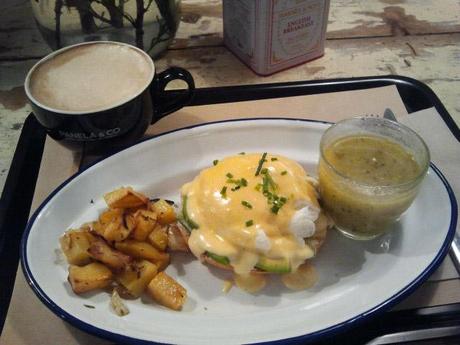 huevos benedict Mi brunch en Panela and Co 