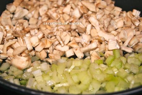 CHAMPIÑONES RELLENOS DE TRES FORMAS, CON ATUN, CON POLLO Y CON VERDURAS