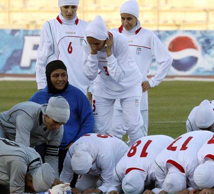 Cuatro miembros de Irán Femenino... eran hombres