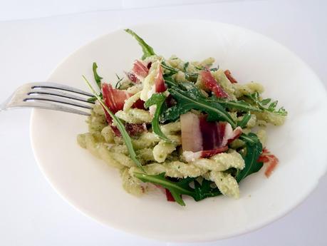 Ensalada de pasta y rúcula