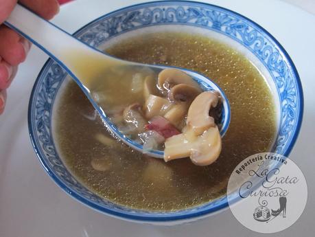 SOPA DE CHAMPIÑONES CON JAMON