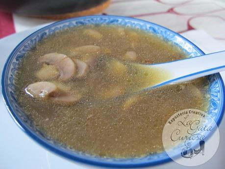 SOPA DE CHAMPIÑONES CON JAMON