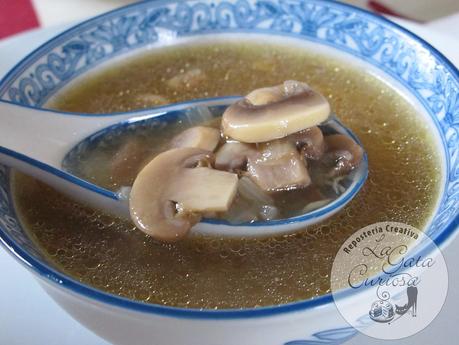 SOPA DE CHAMPIÑONES CON JAMON