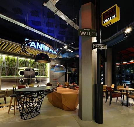 Minas Kosmidis diseña Away en la remota ciudad griega de Komotini, un loco viaje en el tiempo y el espacio.