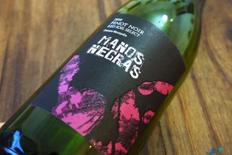 MANOS NEGRAS PINOT NOIR RED SOIL SELECT 2010