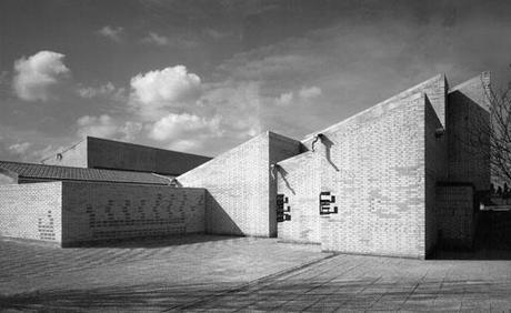 Veintisiete Viviendas de protección pública en Mocejón, de Luís Martínez Santa María