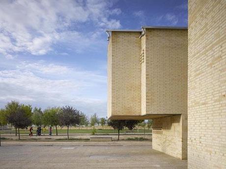 Veintisiete Viviendas de protección pública en Mocejón, de Luís Martínez Santa María