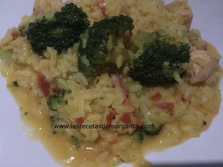 Arroz con pollo y brécol